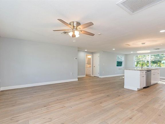 4th image of 7336 Cherry Laurel Dr