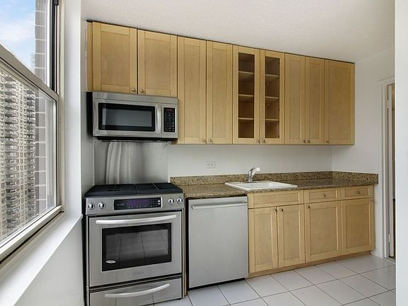 3rd image of 166 E 34th St APT 18B