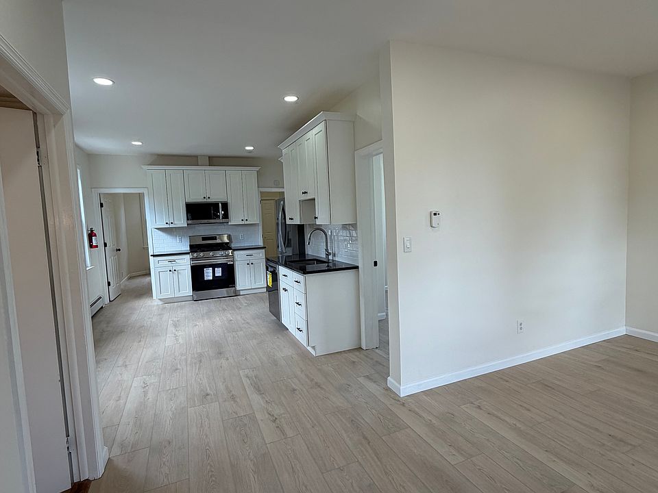 1st image of 171 Westervelt Pl Floor 1