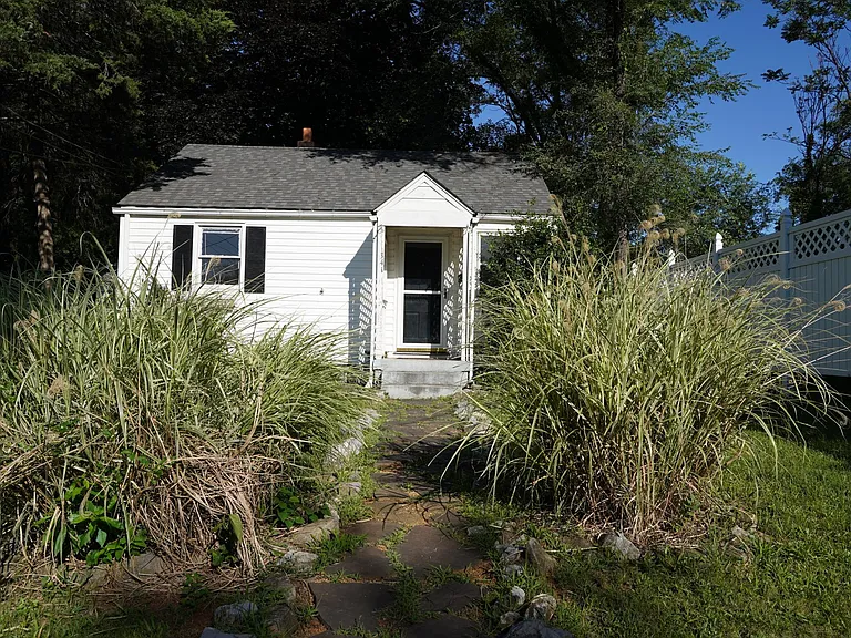 341 Shawnee Ave — Photo 1