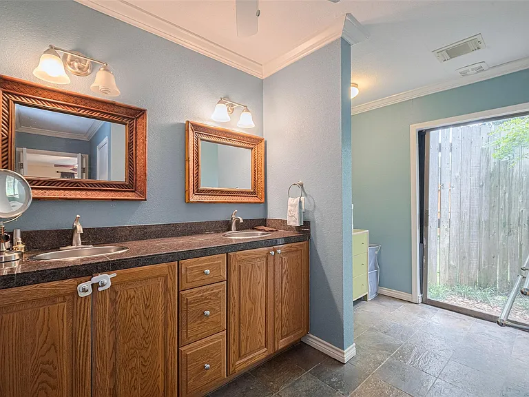 12231 Carriage Hill Dr — Photo 34