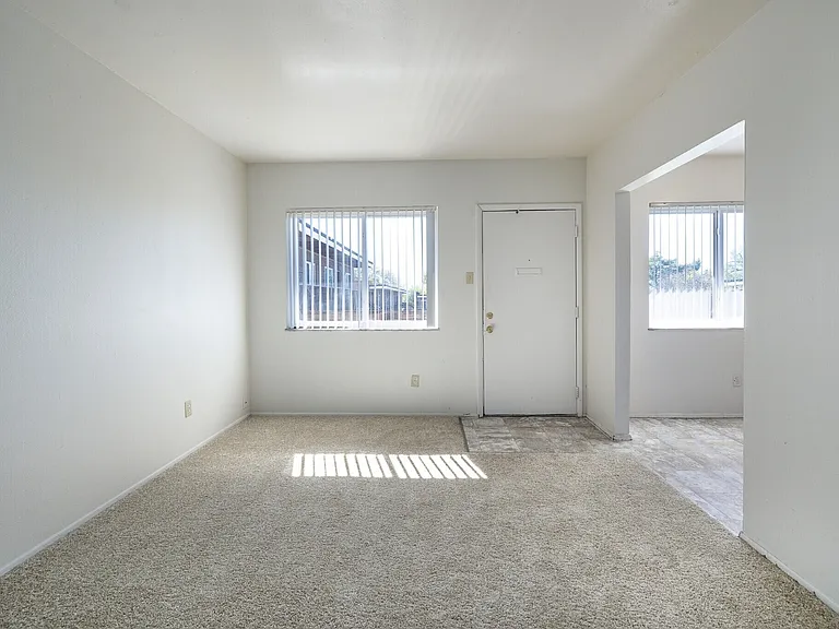 9805 Lilac Dr — Photo 3