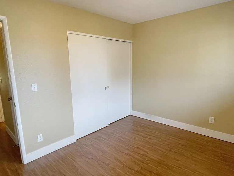 130 SE 30th Pl — Photo 11