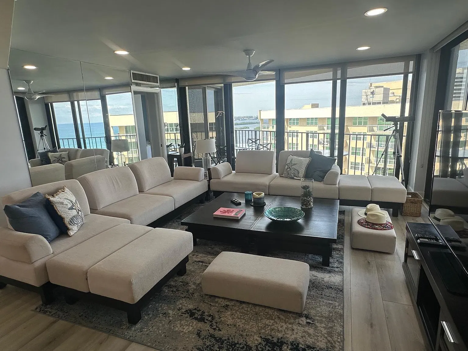 2 bed, 2.0 bath, 1223 sqft, $5,000 — Photo 4