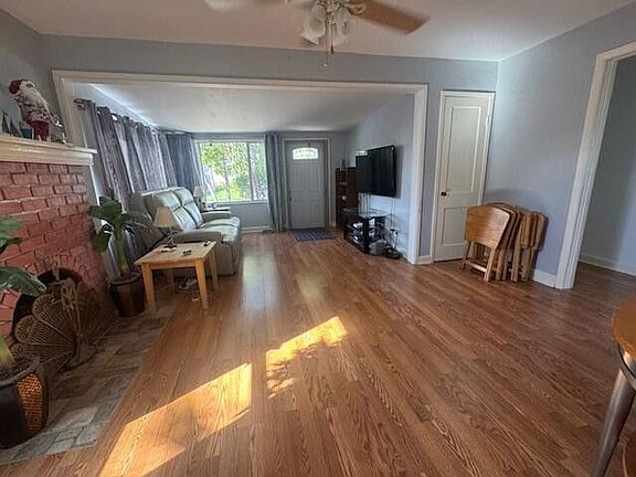 3rd image of 1322 N M St