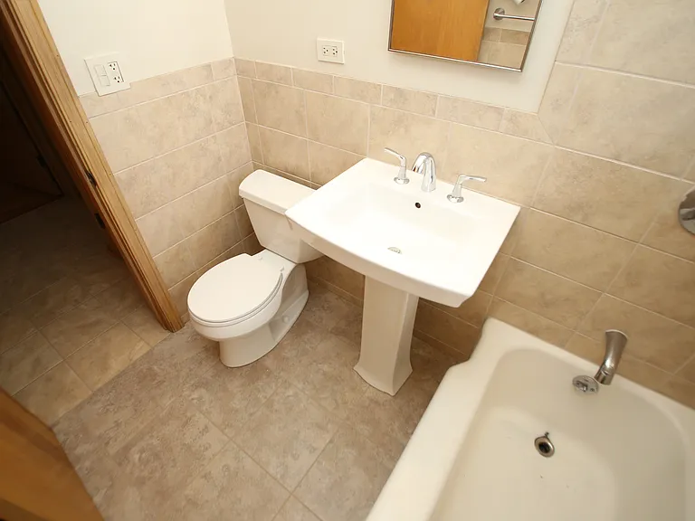 8214 W Wilson Ave — Photo 12