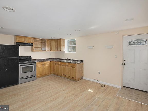 3rd image of 801 E Willard St #1