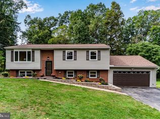 27 Hamilton Rd, Boiling Springs, PA 17007