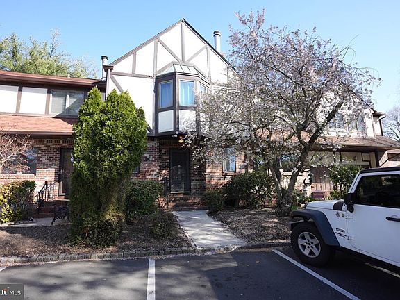 4th image of 5 Tudor Ct