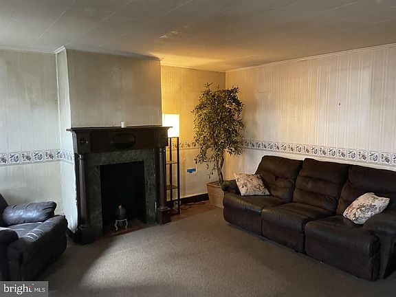 3rd image of 710 W Norwegian St