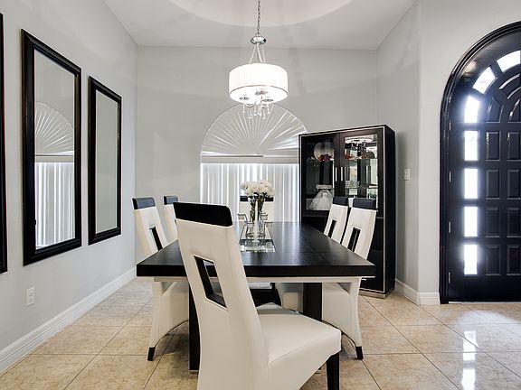 3rd image of 3022 Iris Ave