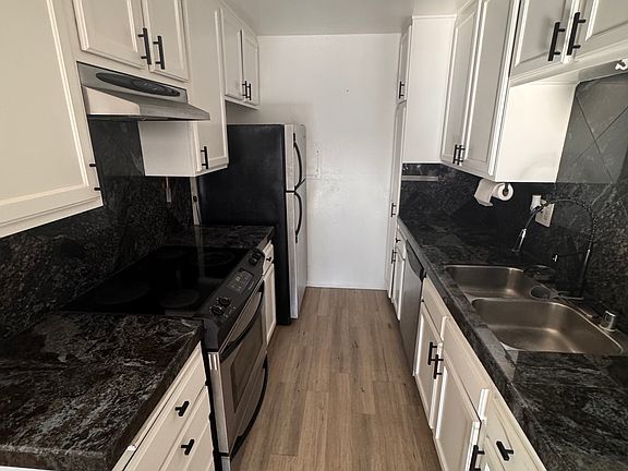 5th image of 5460 White Oak Ave Unit H303