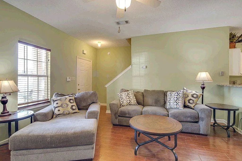 2 bed, 1200 sqft, $1,320 — Photo 3