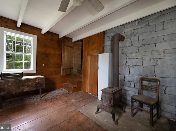 5143 S Middle Rd, Mount Jackson, VA 22842