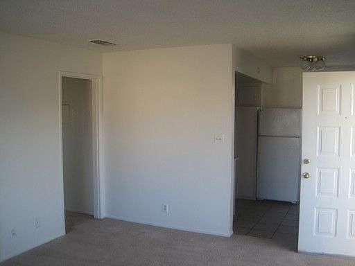 5th image of 514 McKellar Cir APT 4
