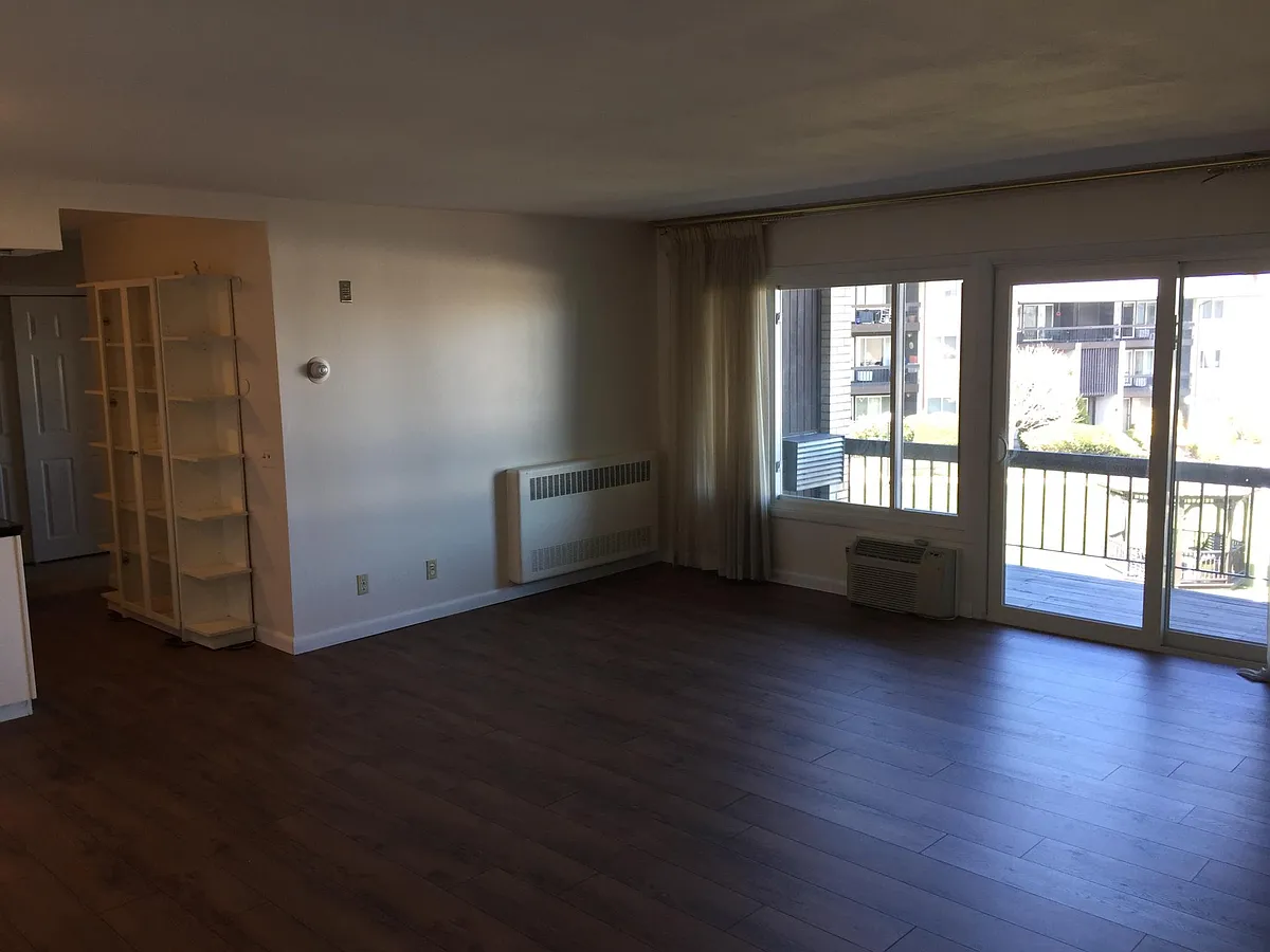 Building Photo - 400 Narragansett Pkwy