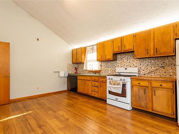 5th image of 114 Moorewood Ave