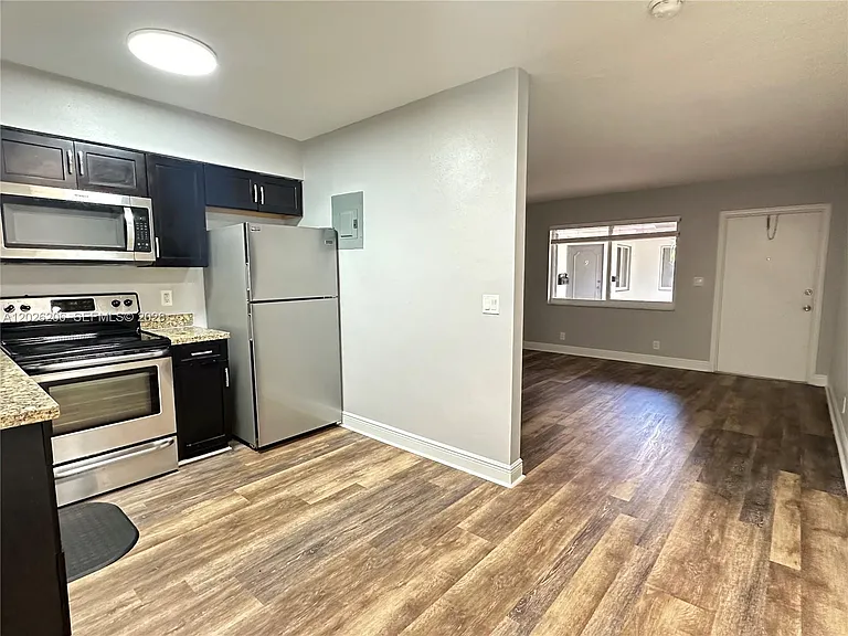 3720 NE 22nd Ave #11 — Photo 2