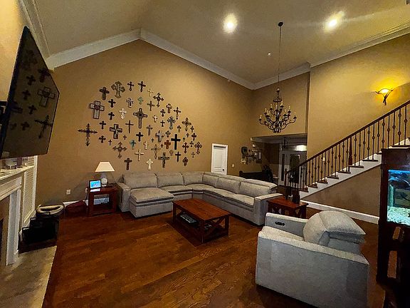 22ft ceilings in living room