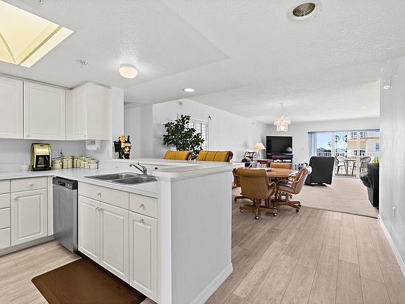 4th image of 605 Shorewood Dr Unit E306