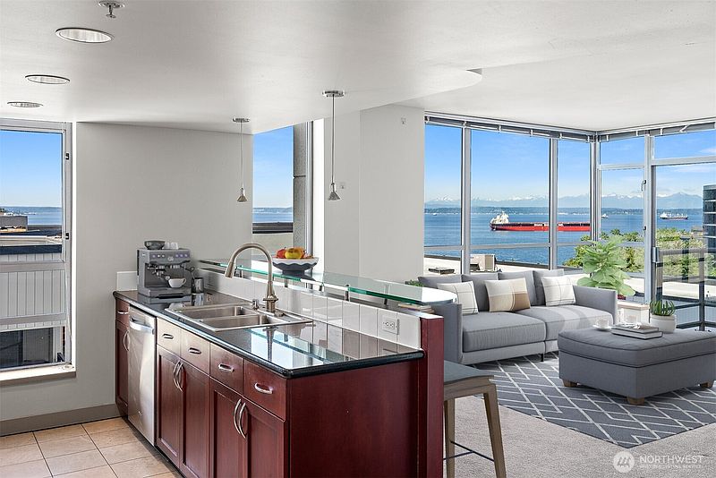 4th image of 2929 1st Avenue #514