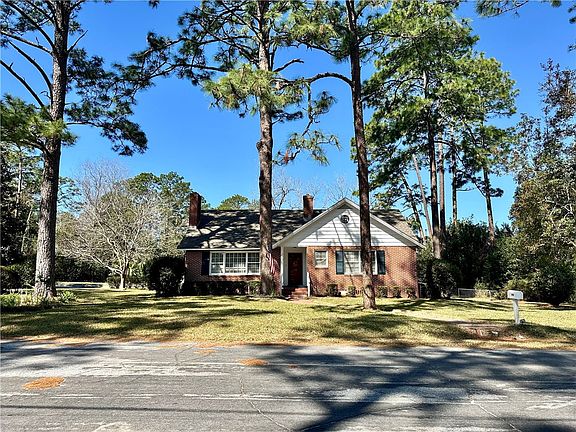 2nd image of 1613 Camellia Dr