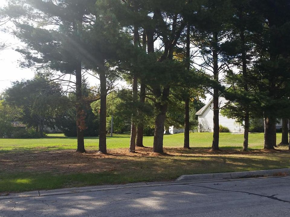 2nd image of 804 Friar Tuck Dr