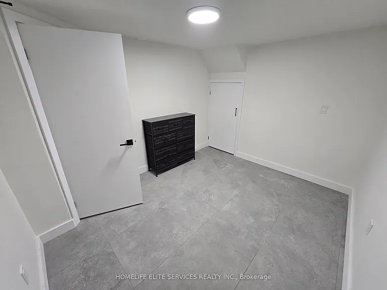 36 Manorglen Cres — Photo 14