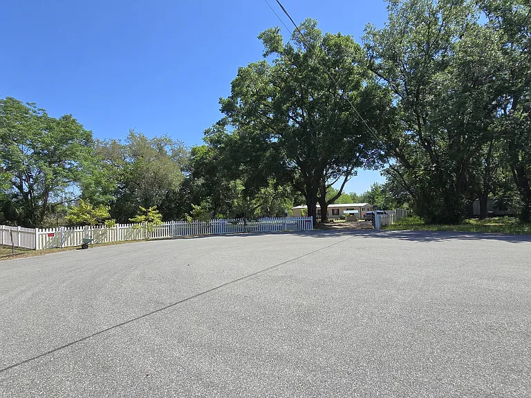 Neighborhood View / Street
"Quiet cul-de-sac setting in a peaceful Davenport neighborhood."