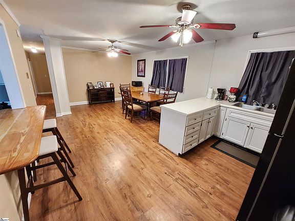 5th image of 208 Elm Ave