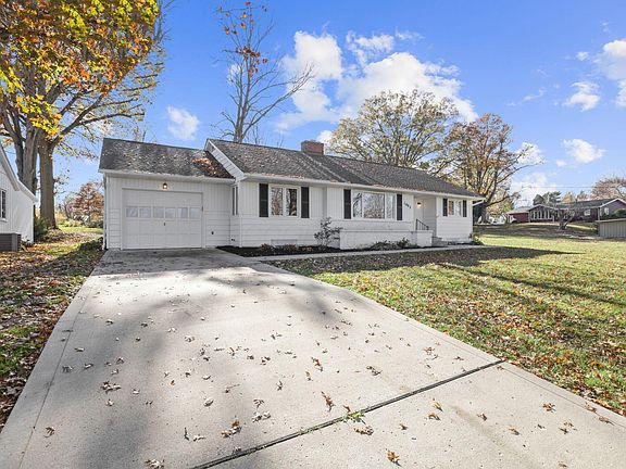 5th image of 1002 Lake Shore Dr W