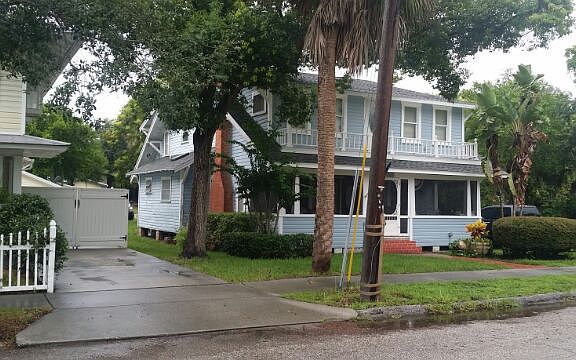 3rd image of 121 N Grosse Ave
