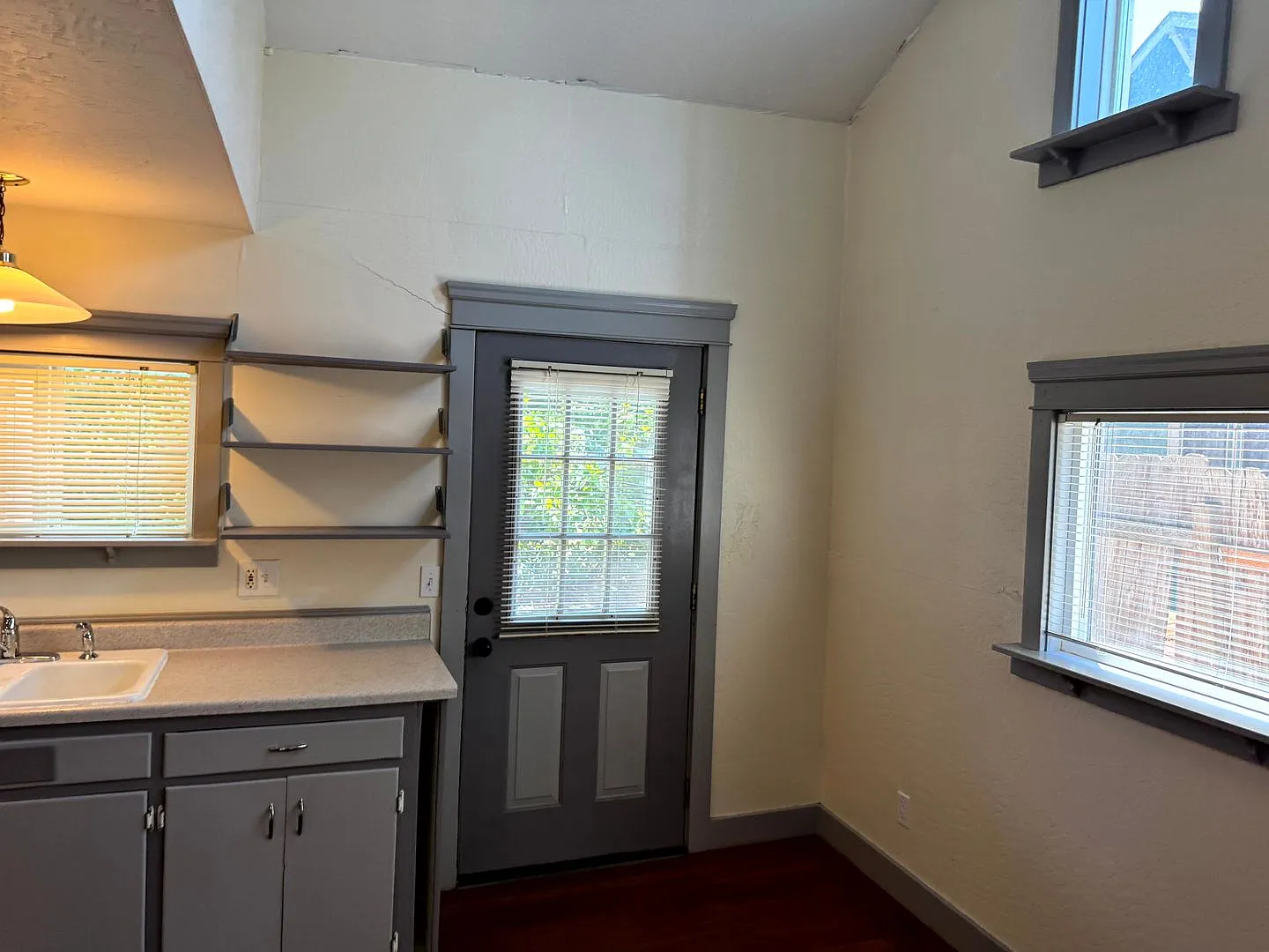 2 Bedroom, 1.5 Bathroom on Jefferson St. — Photo 3