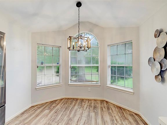 4th image of 4119 Bassingham Dr