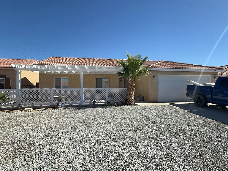 11028 Pemberton Way — Photo 2