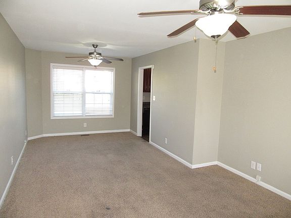 4th image of 501 Fox Trot Dr