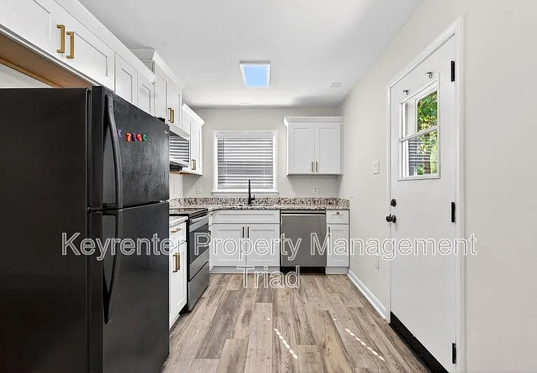 1821 W Meadowview Rd — Photo 15