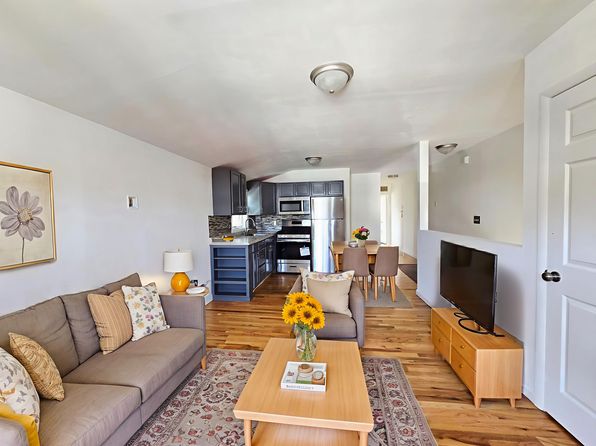 162 Llewellyn Pl #2
