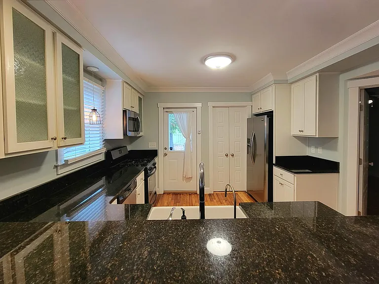 2020 Wolcott Ave — Photo 7