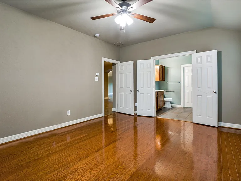 4629 Brighton Dr — Photo 2