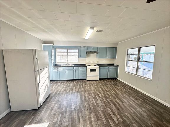 5th image of 302 Riverside Dr