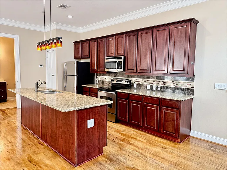 314 W Bell St #201 — Photo 17
