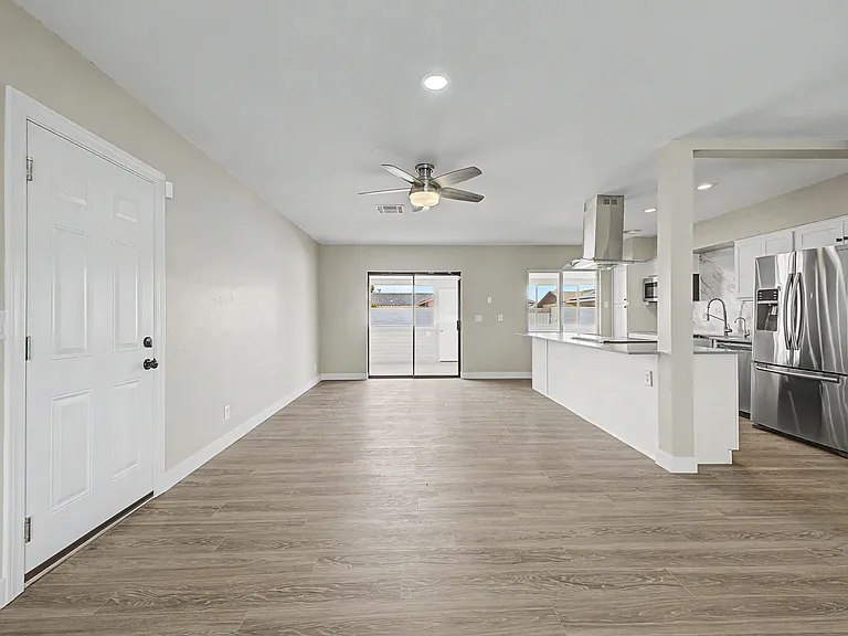 416 W Ivanhoe Pl — Photo 5