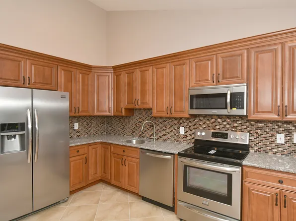 (undisclosed Address), Huntington, NY 11743