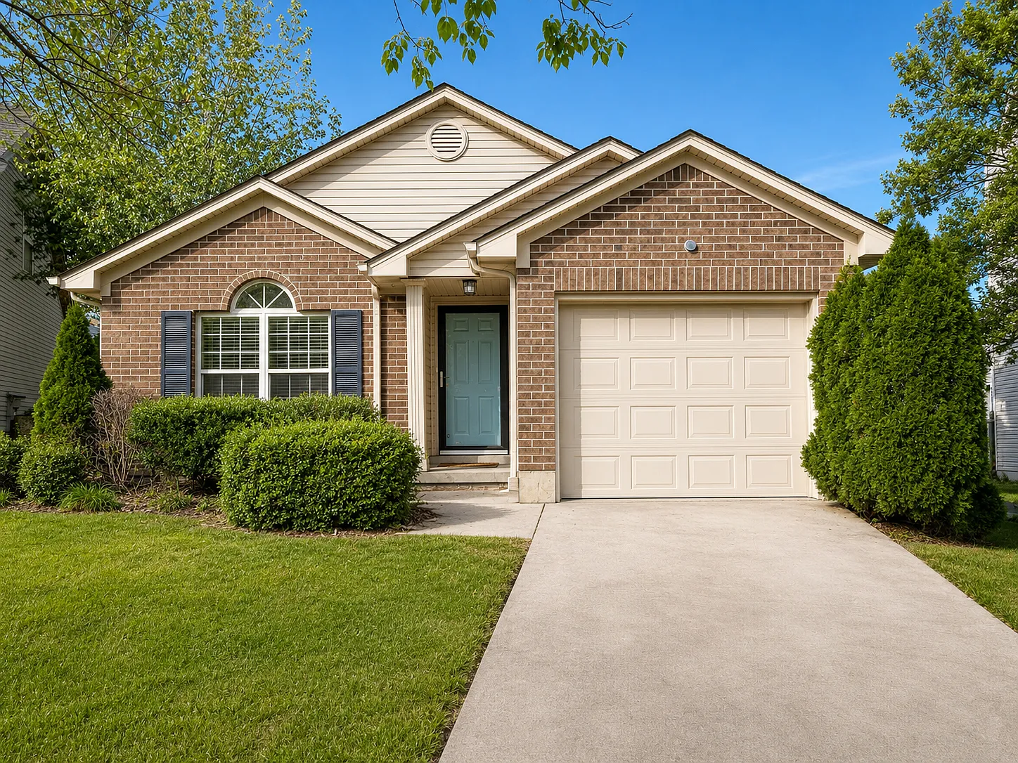 3 bed, 1268 sqft, $1,950 — Photo 1