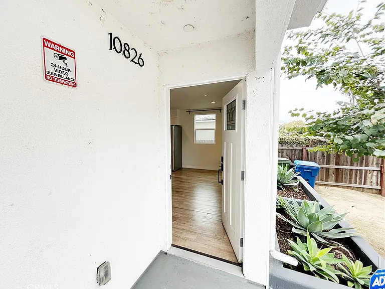 10826 Morrison St — Photo 16