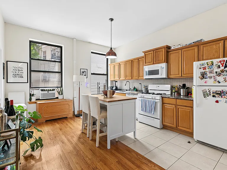 548 1/2 Hudson St #2 — Photo 1