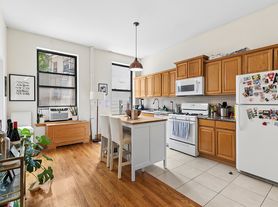 548 1/2 Hudson St, New York, NY