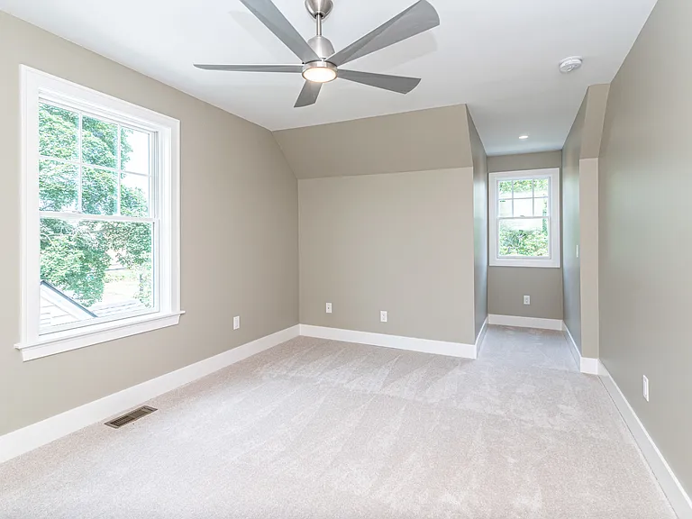 804 Henry St — Photo 23