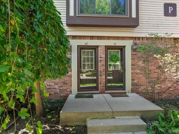 2346 London Bridge Dr Unit 62, Rochester Hills, MI 48307